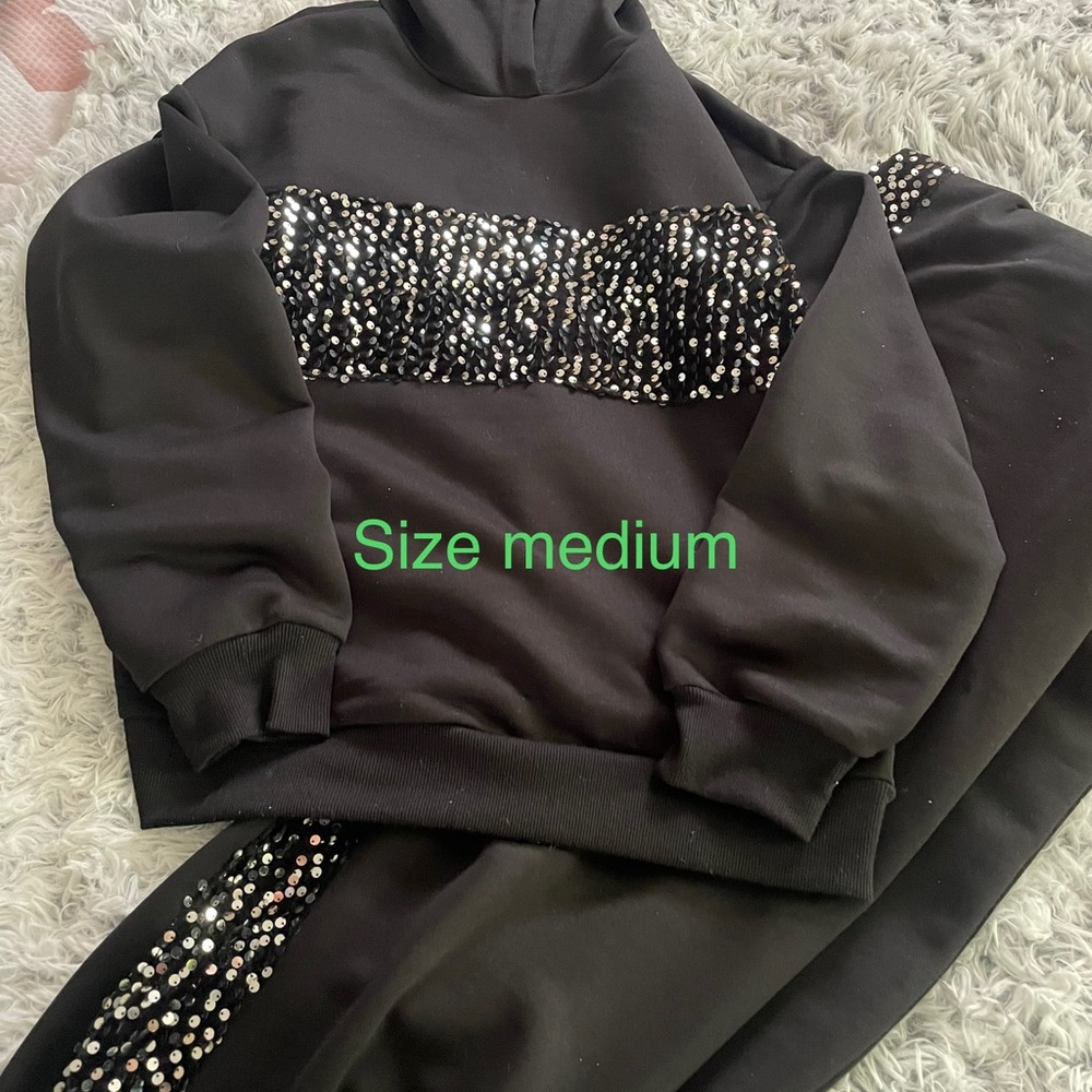 Size medium 2 piece set . Black